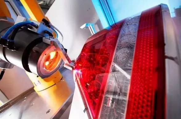 2.激光焊接機(jī)在焊接過程中應(yīng)掌握哪些要點(diǎn)？